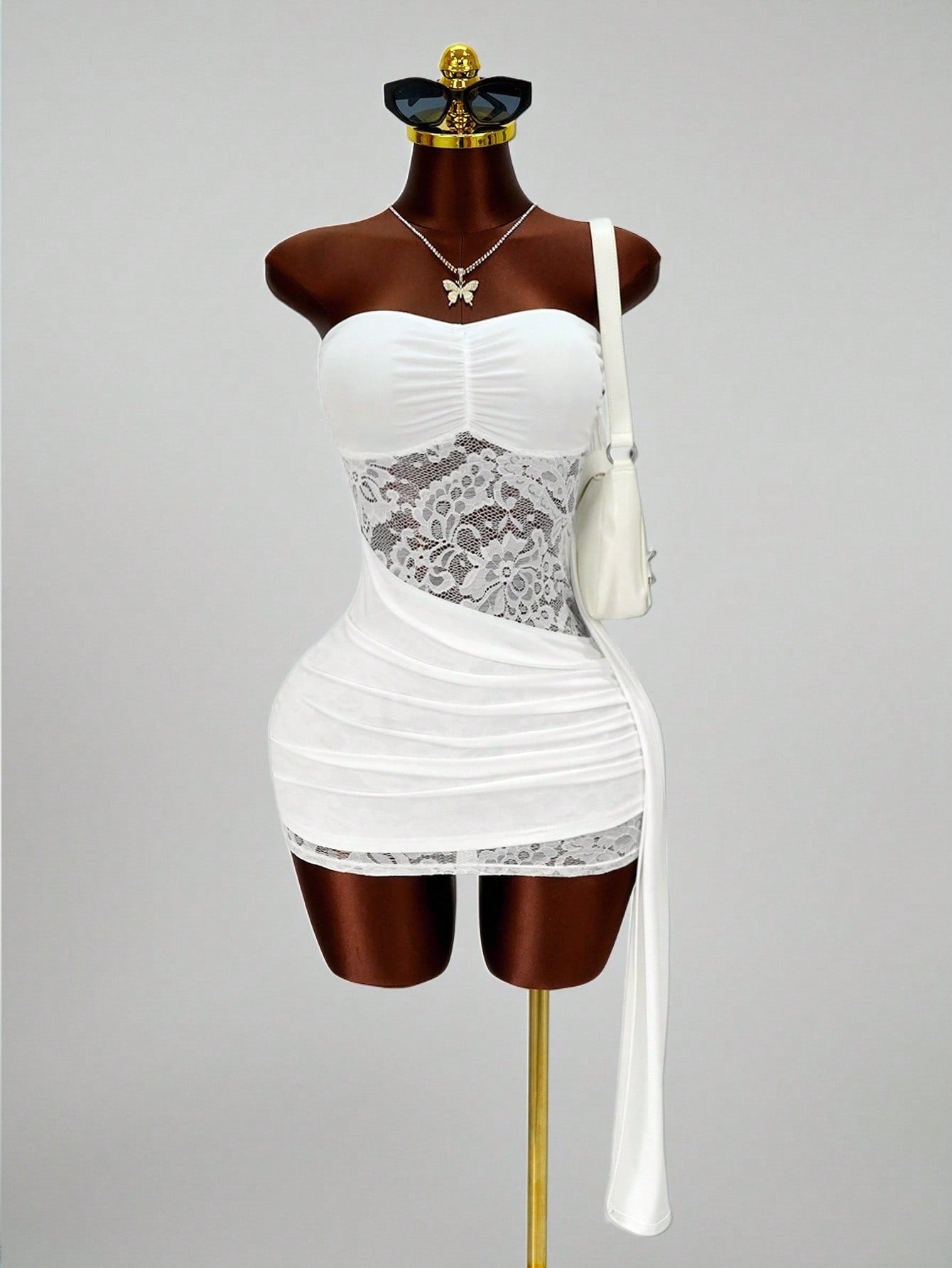 Sleeveless hollowed out slim fit dress